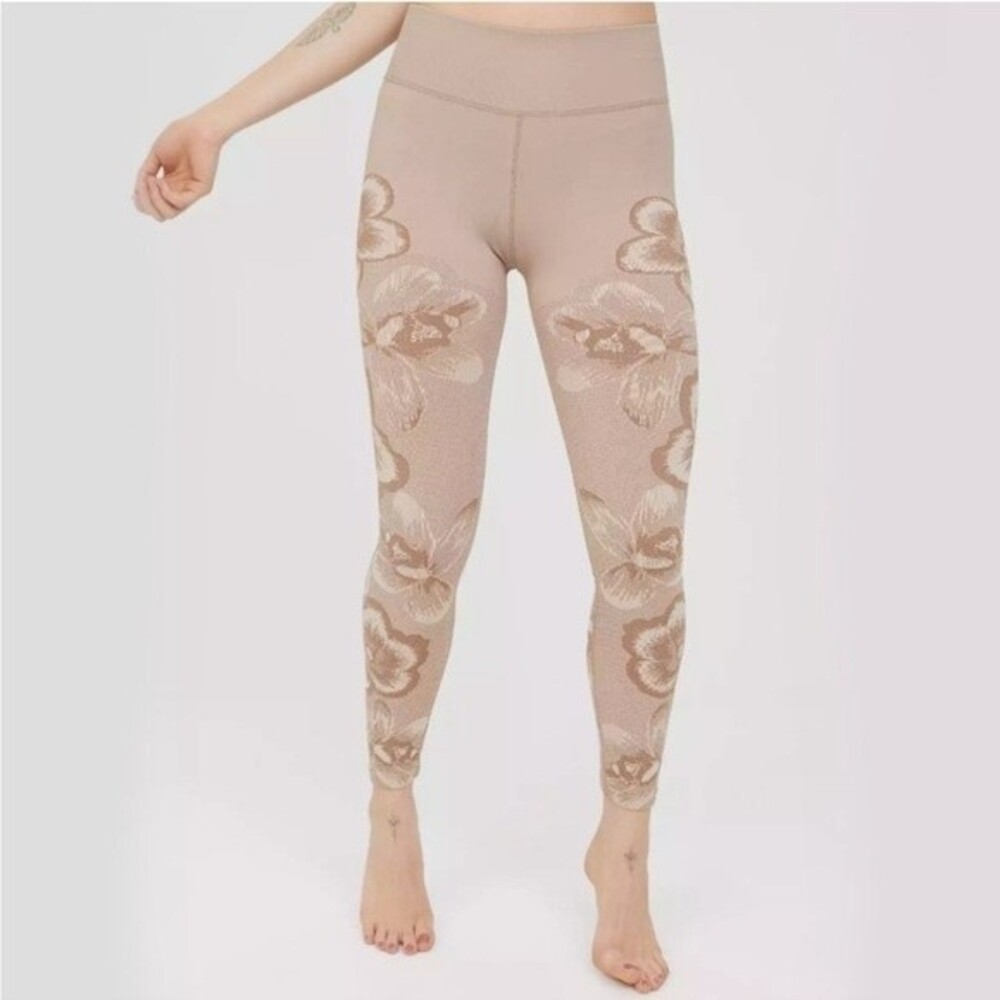 Offline By Aerie Tan Floral Hi-Rise 7/8 Legging NWT Size XS Athletic Gym Workout